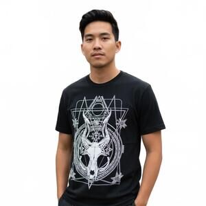 T-Shirt / Threadless / Black / Horned Bull Skull Design / Small